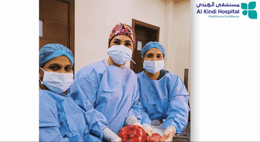 جراحة معقدة تنقذ امرأة تبلغ من العمر 52 عاماً من ورم كبير